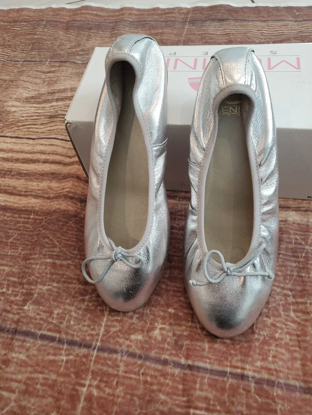 Menina Step Silver Metallic Leather Ballet Flats sz 38 NIB